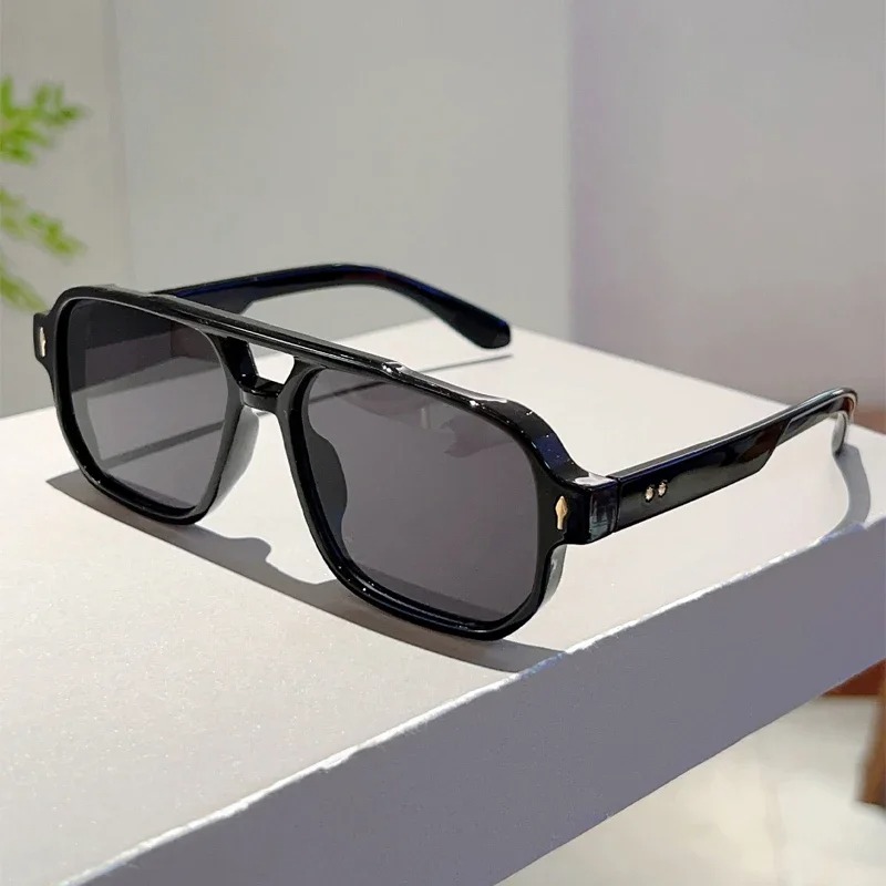 Nuovi Occhiali da Sole Quadrat - Vintage Fashion Images recensione e prezzo