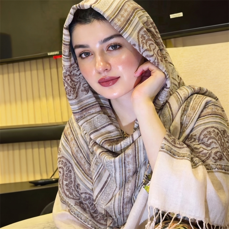 Hijab Vintage con Stampa Paisl - Vintage Women Fashion recensione e prezzo