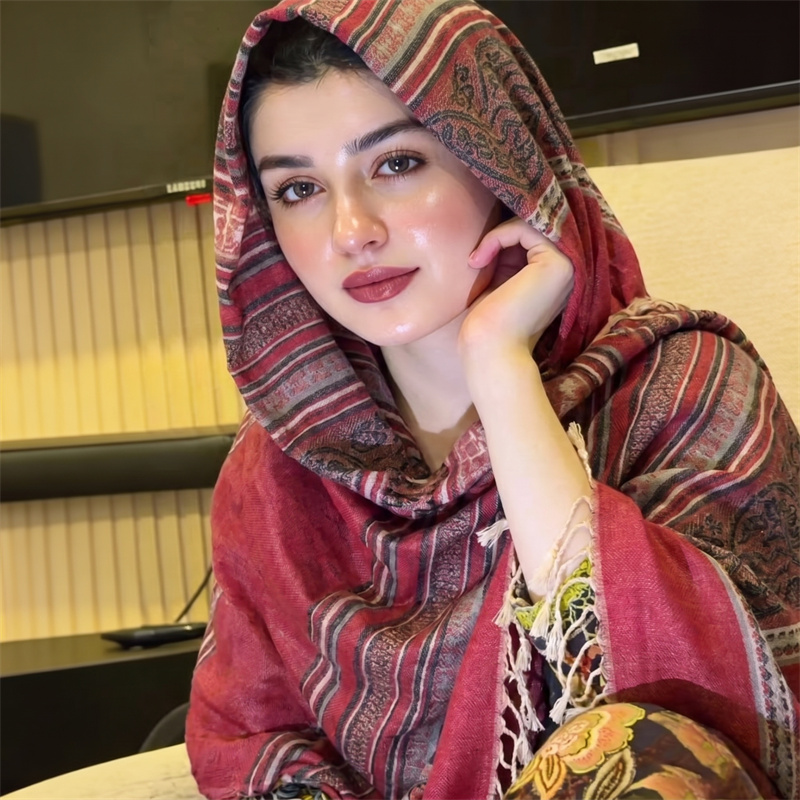 Hijab Vintage con Stampa Paisl - Vintage Women Fashion recensione e prezzo