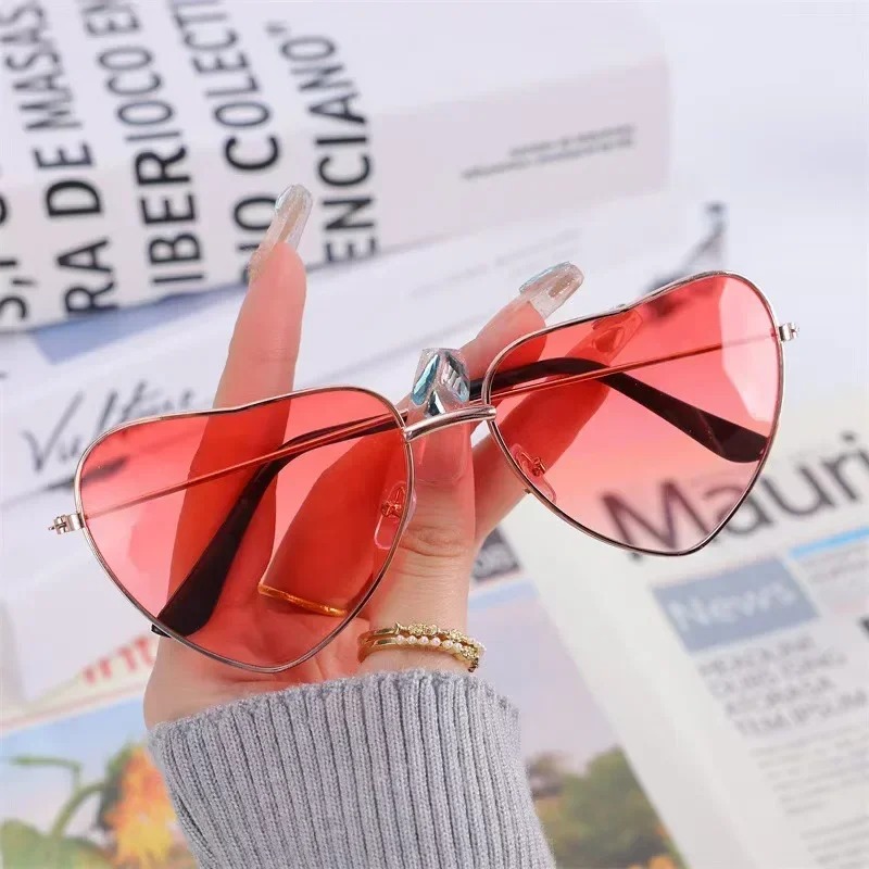 Occhiali da Sole a Forma di Cu - Vintage Fashion Images recensione e prezzo
