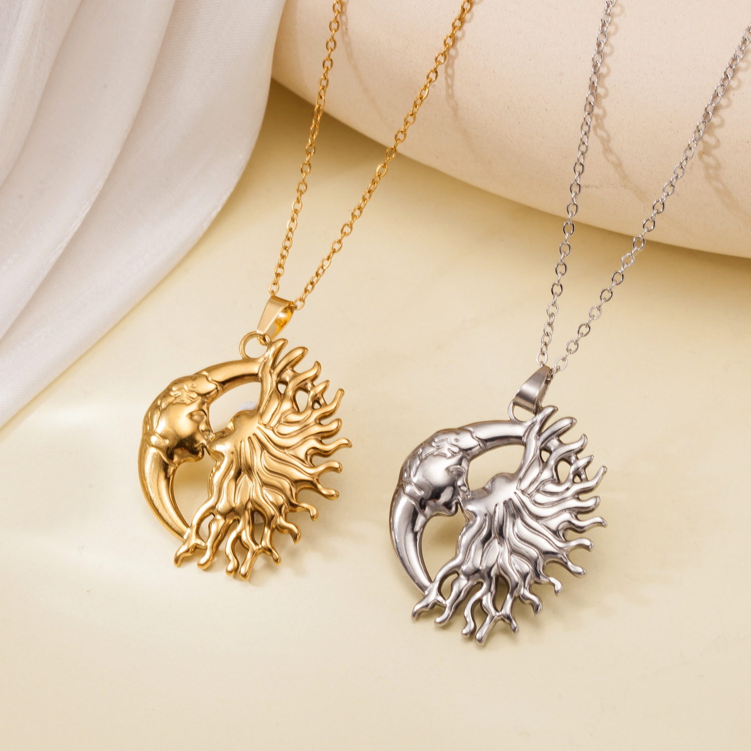 Collana Sole e Luna per Coppia - Vintage Fashion Look recensione e prezzo