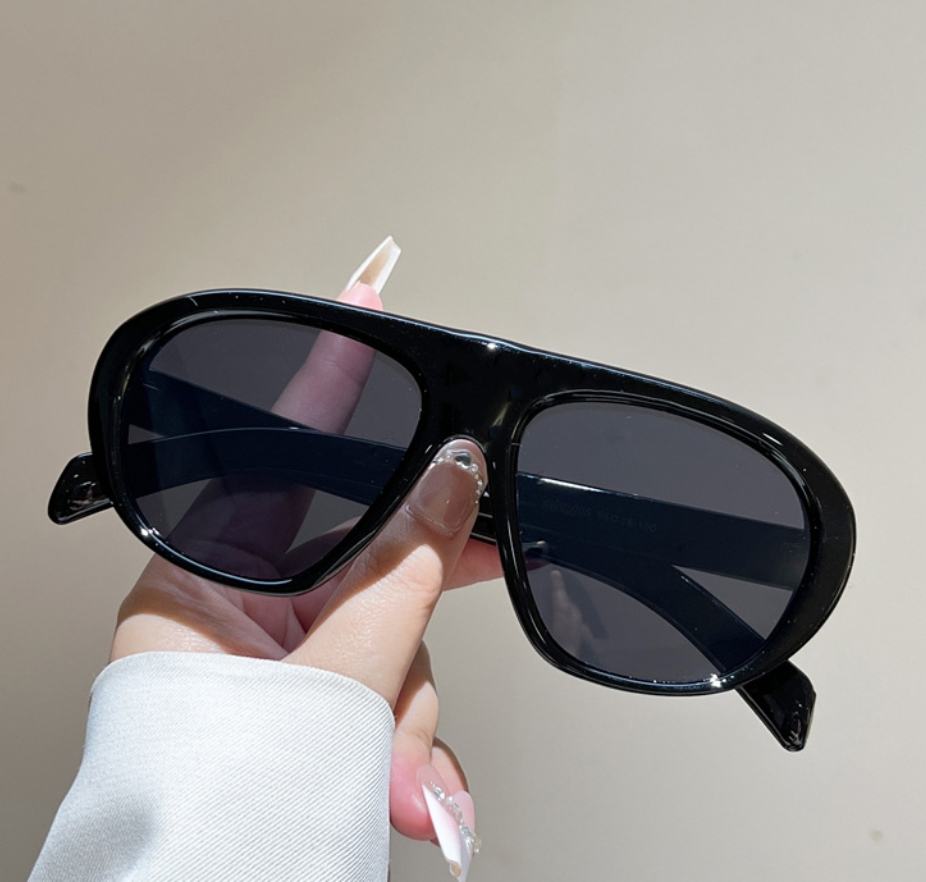 Nuovi Occhiali da Sole Oversiz - Vintage Fashion Images recensione e prezzo